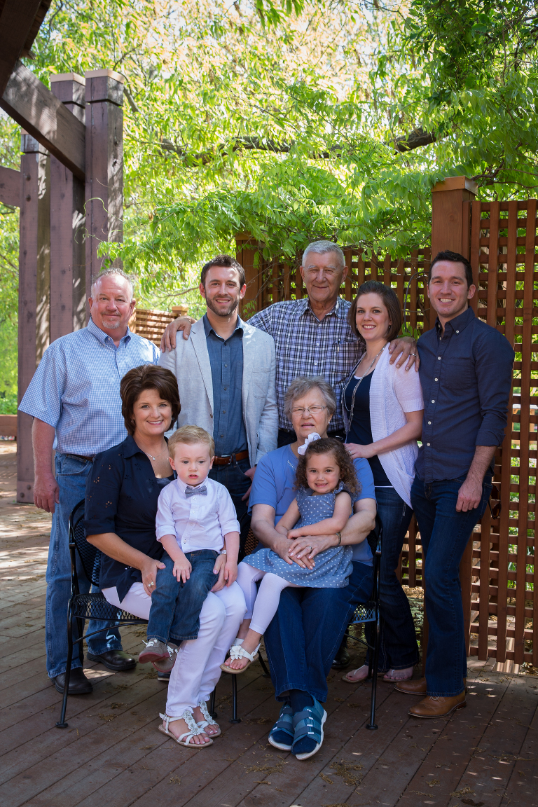 Family pictures on the gazebo at Botanica