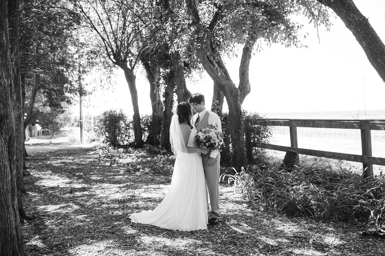 Jenny myers photography prairie hill vineyard wedding